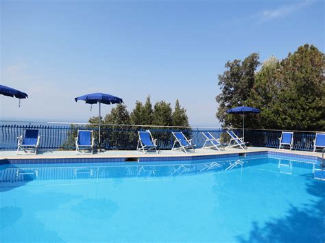 Baia Serena Resort .